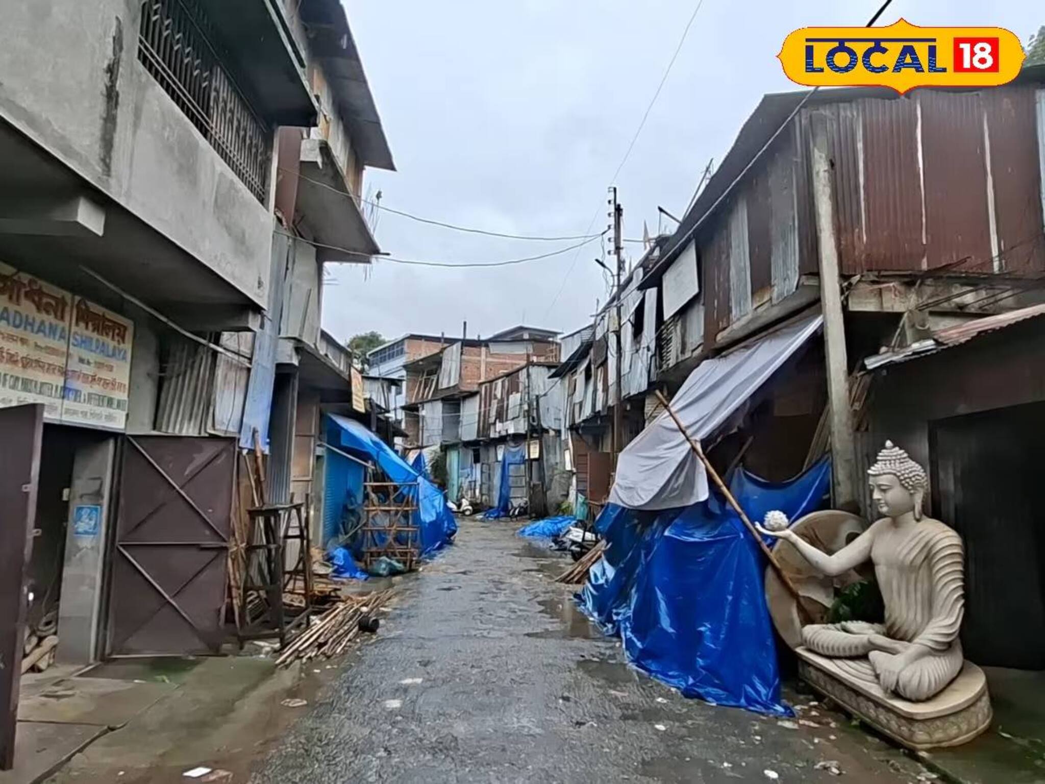 ঐতিহ্যের কুমোরটুলিতে অবহেলার ছাপ! কীভাবে কাটছে শিল্পীদের দিন? জানলে চোখে জল আসবে!