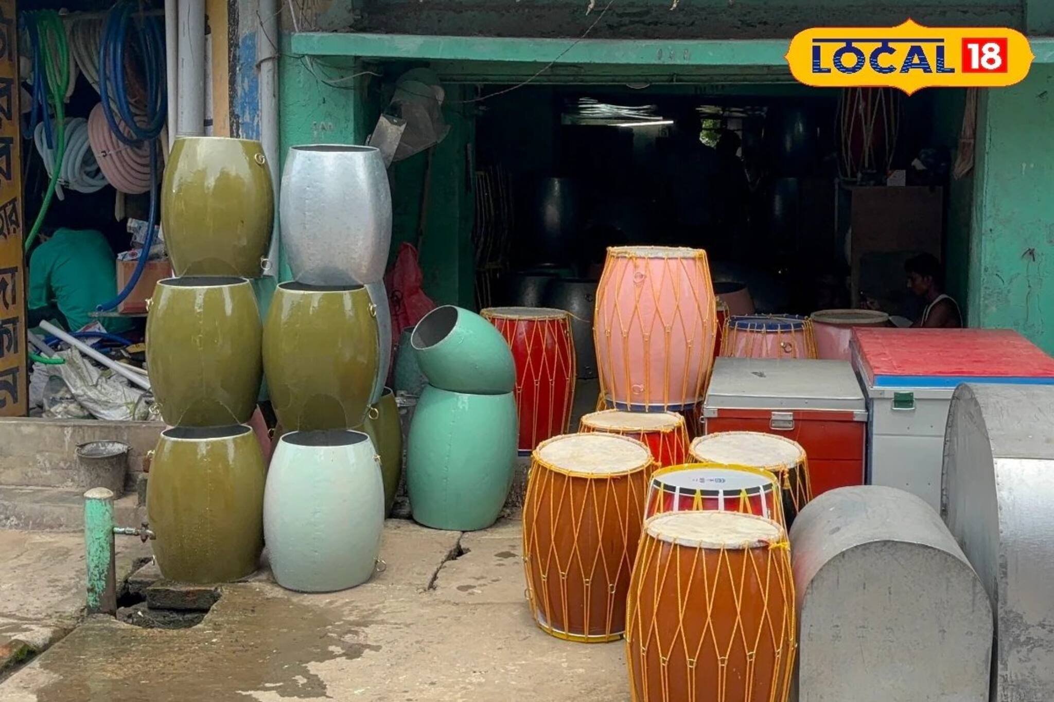 কাঠ নয়, কাটোয়ার টিনের ঢাকে মুখরিত হবে আপনার পুজো মণ্ডপ! দাম কত জানেন?