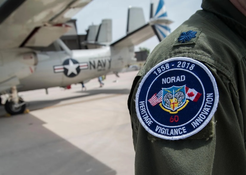 NORAD স্পষ্ট করে জানিয়েছে যে বিমান এবং মাটিতে থাকা লোকদের নিরাপত্তা নিশ্চিত করার জন্য অগ্নিশিখা খুব সাবধানতার সাথে ব্যবহার করা হয়। এই অগ্নিশিখাগুলি দ্রুত জ্বলে ওঠে এবং সম্পূর্ণরূপে অদৃশ্য হয়ে যায়, যা নীচের লোকদের জন্য কোনও বিপদ ডেকে আনে না।
