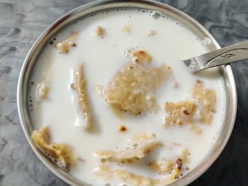 দুধ-রুটি খাওয়ার অভ্যেস রাতে...? জানেন এর ফলে কী হতে পারে আপনার শরীরে! দুধ-রুটি খাওয়ার অভ্যেস রাতে...? জানেন এর ফলে কী হতে পারে আপনার শরীরে!