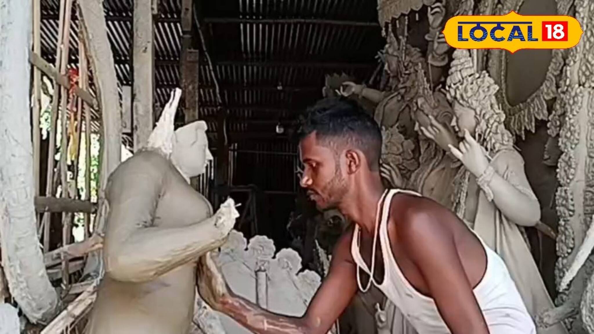 প্রতিমা তৈরি করতে গিয়ে যুদ্ধ বৃষ্টির সঙ্গে! কুমোরটুলি টালমাটাল