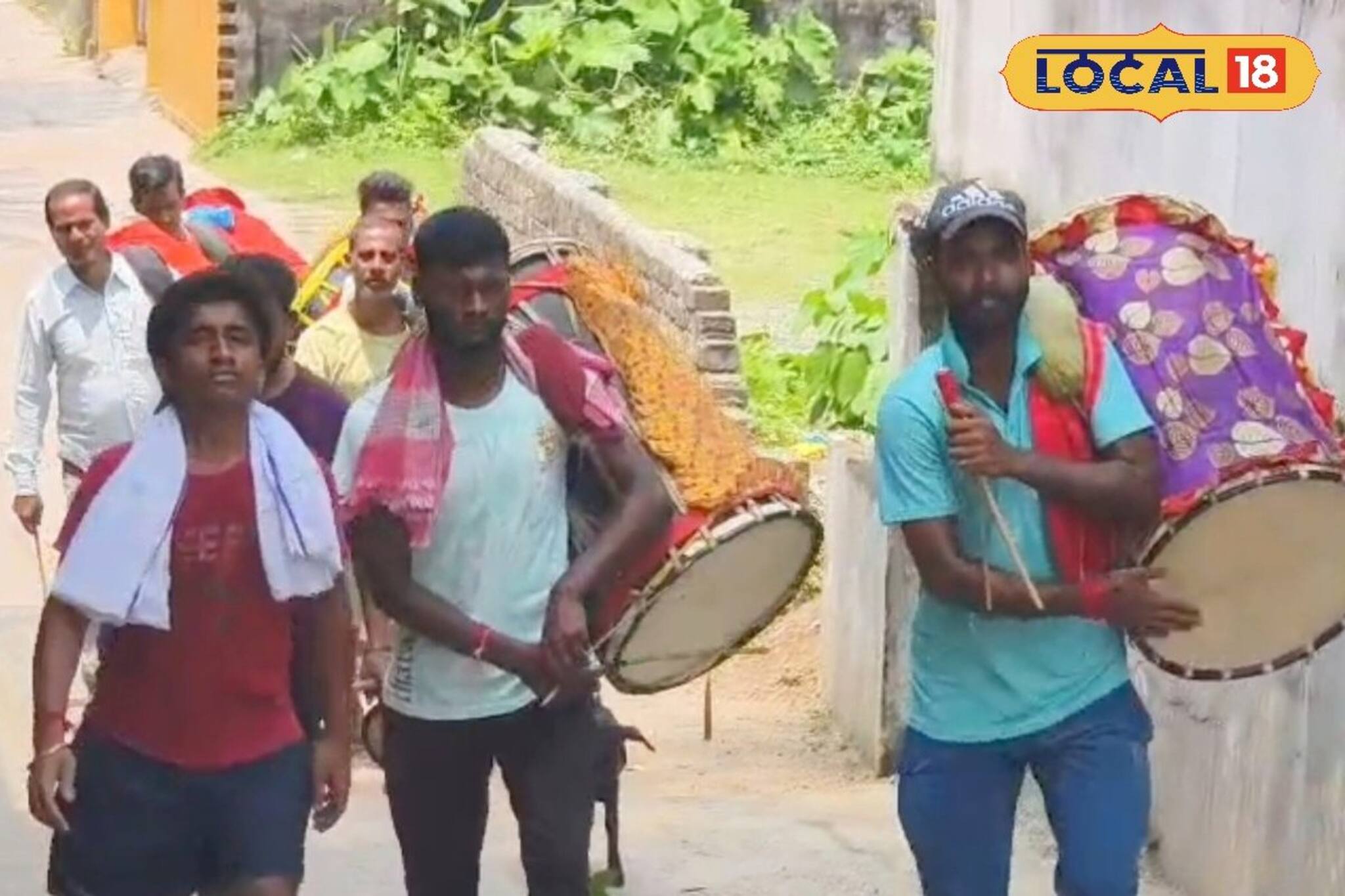 ঢাক বাজাতে আর ভিন রাজ্যে যেতে চাইছেন না শিল্পীরা! কারণ জানলে চমকে যাবেন