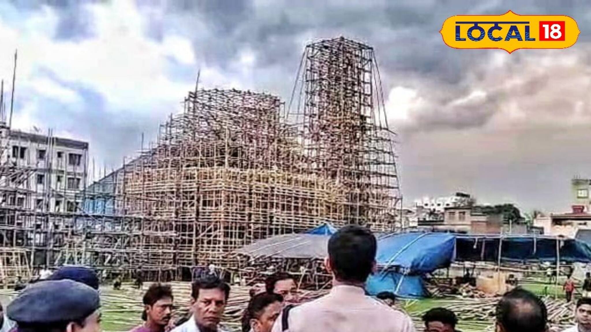 হলটা কী! জোর কদমে চলছে দুর্গাপুজোর প্রস্তুতি, আচমকা দল বেঁধে হাজির পুলিশ, জানুন আসল ঘটনা
