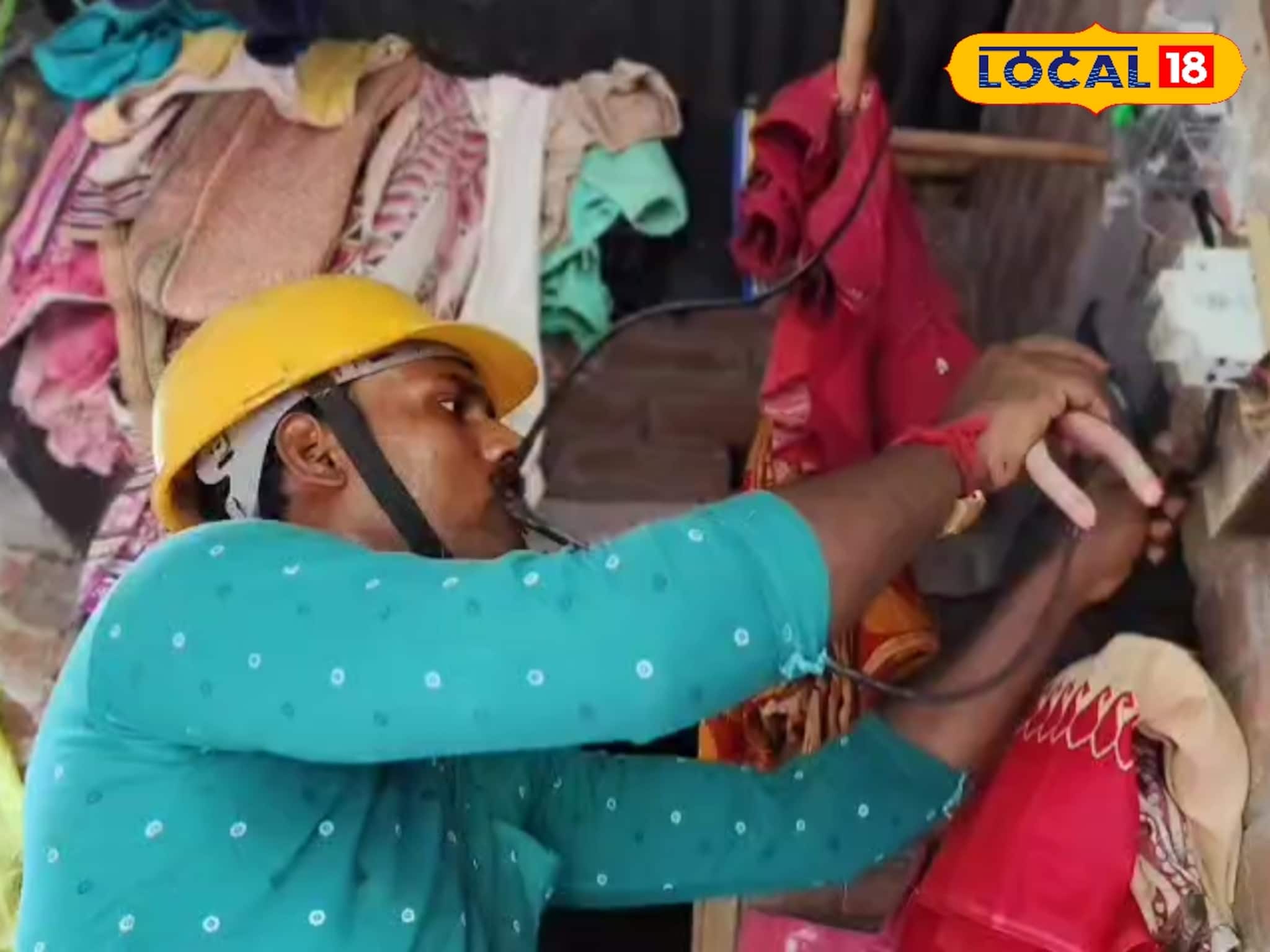 ভাবা যায়! ৪০ বছর পর বাড়িতে এল বিদ্যুৎ, তাও আবার পুলিশের মানবিক উদ্যোগে