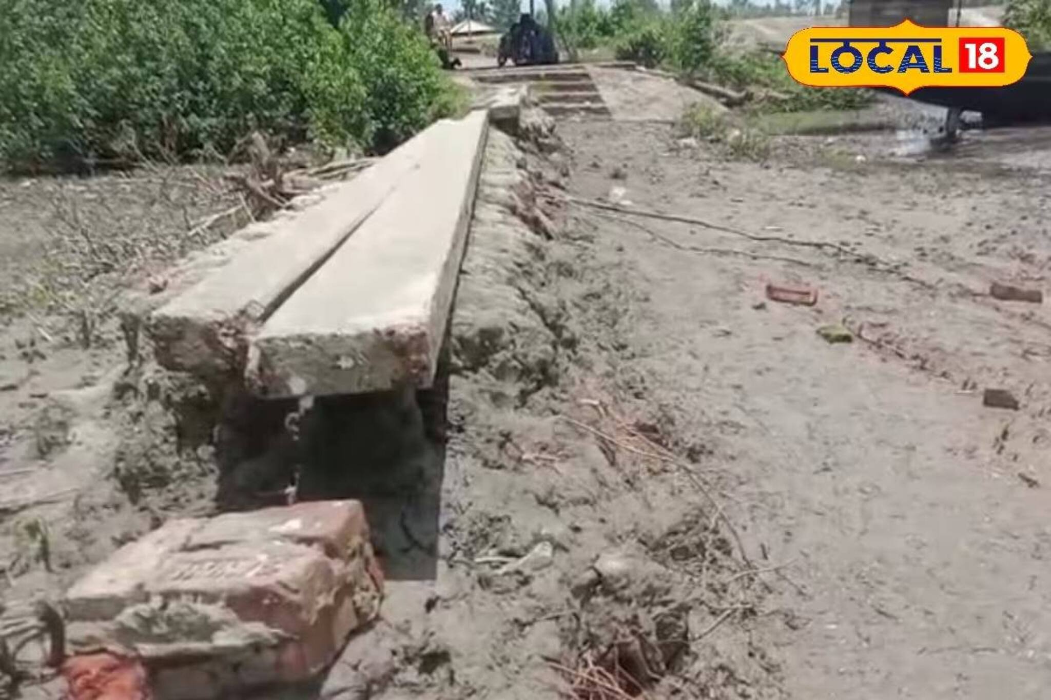 সাইকেল, বাইক, মানুষ পড়েছে নদীতে! রাজ্যের এই ফেরিঘাটের ভয়ানক অবস্থা, পারাপারের আগে সাবধান!