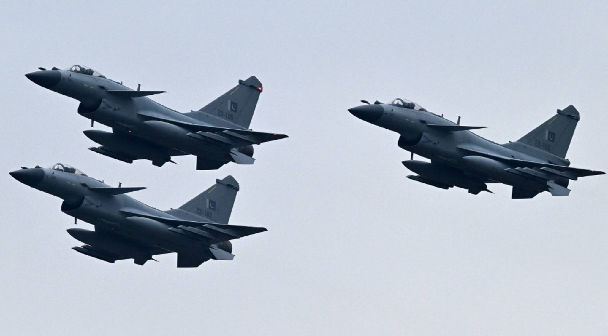  ‘সুদর্শন চক্র’ গুঁড়িয়ে দিয়েছিল ৫ পাক যুদ্ধবিমানকে! কী হয়েছিল হাল? জানিয়ে দিলেন ভারতীয় বায়ুসেনা প্রধান