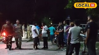 হাড়োয়া হাসপাতালে সামনে পরিবার ও এলাকাবাসী হাড়োয়া হাসপাতালে সামনে পরিবার ও এলাকাবাসী