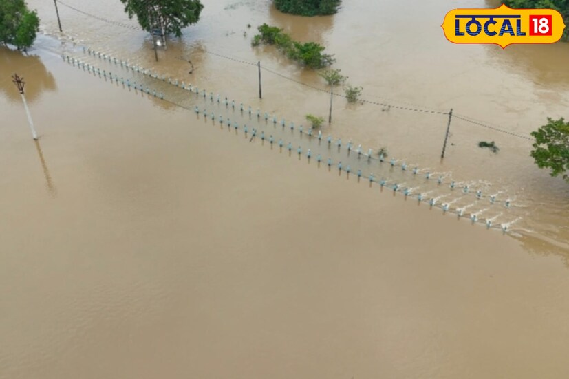 পুজো আসন্ন, অথচ তার আগেই বন্যার প্রকোপ ঘাটালের মানুষকে ফেলে দিয়েছে গভীর দুশ্চিন্তায়। নদী-খালের জল বাড়তে থাকায় গ্রামাঞ্চলের মাঠ-ঘাট ডুবে যাচ্ছে জলে। পুজোর সময় জীবনের স্বাভাবিক ছন্দ ব্যাহত হওয়ার ভয়ে কপালে চিন্তার ভাঁজ পড়েছে স্থানীয়দের। ( ছবি ও তথ্য মিজানুর রহমান )