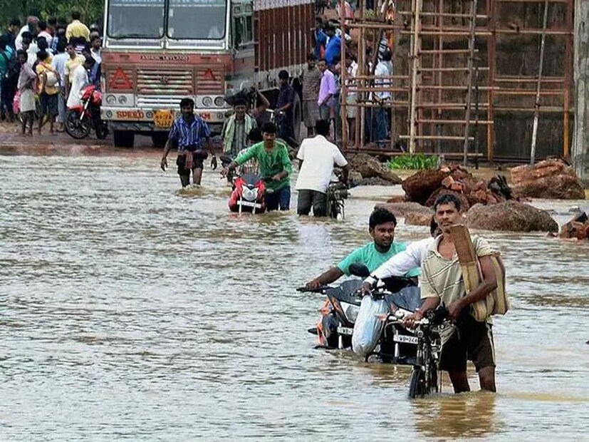 দক্ষিণ পশ্চিম বঙ্গোপসাগর এলাকায় সমুদ্র উত্তাল থাকবে। ঝোড়ো হাওয়ার গতিবেগ ৪০ থেকে ৫০ সর্বোচ্চ ৬০ কিলোমিটার হতে পারে। পশ্চিম মধ্য আরব সাগরে সমুদ্র উত্তাল থাকবে। উত্তর বঙ্গোপসাগরে ৪৫ থেকে ৫৫ কিলোমিটার গতিবেগে সর্বোচ্চ ৬৫ কিলোমিটার গতিবেগে দমকা বাতাস হইতে পারে। বাংলা এবং ওড়িশা উপকূলীয় সমুদ্র উত্তাল থাকবে।