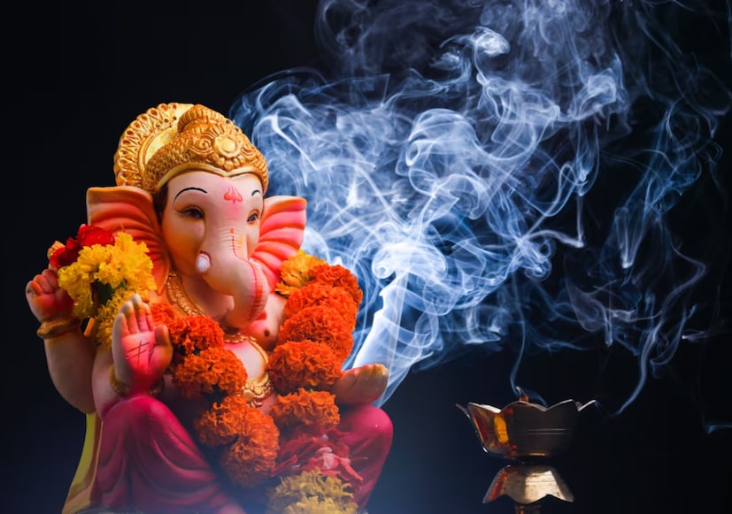 জ্যোতিষ শাস্ত্র মতে, গণেশ চতুর্থীর দিন গণেশ যন্ত্র স্থাপন করা শুভ, আর তাতে বিশেষ ফল পাওয়া যায়। গণেশ যন্ত্রকে অত্যন্ত বিষ্ময়কর যন্ত্র বলেও মনে করা হয়, এই যন্ত্র ঠাকুরঘরে স্থাপন করা হলে আর কখনও নেগেটিভ শক্তির প্রবেশ হয় না। সুস্মিতা গোস্বামী 