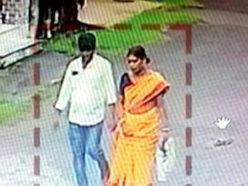Kolkata Police: আপনার বাড়িতে পরিচারিকা আছে? ড্রাইভার? এবার বড় ব্যবস্থা নিচ্ছে কলকাতা পুলিশ! নিউ গড়িয়ার অভিজাত আবাসনে বৃদ্ধা খু*নের পরই বড় সিদ্ধান্ত Kolkata Police: আপনার বাড়িতে পরিচারিকা আছে? ড্রাইভার? এবার বড় ব্যবস্থা নিচ্ছে কলকাতা পুলিশ! নিউ গড়িয়ার অভিজাত আবাসনে বৃদ্ধা খু*নের পরই বড় সিদ্ধান্ত
