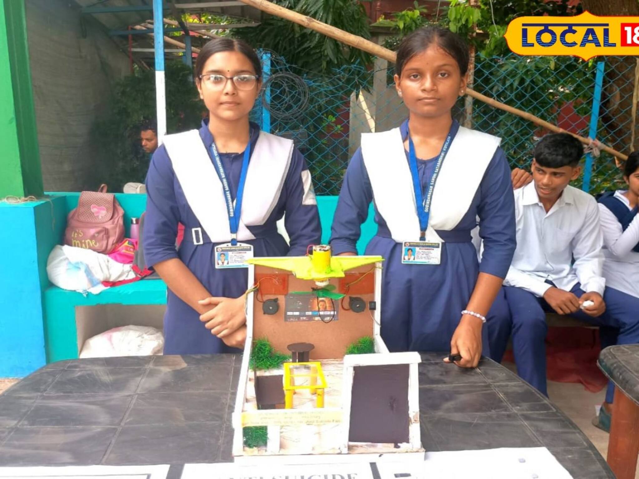 সামান্য পাখা বাঁচিয়ে দেবে প্রাণ! দুই ছাত্রীর তৈরি মডেল চমকে দেবে