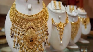 গত কয়েক বছরে যে ভাবে হু হু করে বেড়ে চলেছে সোনালি ধাতুর দাম তার জেরে অনেকেই এখন অন্যান্য বিনিয়োগের মাধ্যমে পাশাপাশি সোনায় বিনিয়োগ করা লাভজনক মনে করেছেন ৷তথ্যসূত্র: স্বর্ণশিল্প বাঁচাও কমিটি (SSBC) ৷ গত কয়েক বছরে যে ভাবে হু হু করে বেড়ে চলেছে সোনালি ধাতুর দাম তার জেরে অনেকেই এখন অন্যান্য বিনিয়োগের মাধ্যমে পাশাপাশি সোনায় বিনিয়োগ করা লাভজনক মনে করেছেন ৷তথ্যসূত্র: স্বর্ণশিল্প বাঁচাও কমিটি (SSBC) ৷