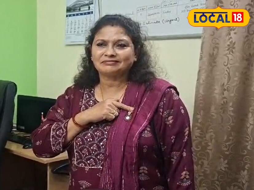 উত্তরপাড়া, হুগলি: সাঁতারু বুলা চৌধুরীর চুরি হওয়া আরও ১৩ টি পদক ও পদ্রশ্রী উদ্ধার করল পুলিশ। পুলিশ কমিশনার নিজের হাতে উদ্ধার হওয়া পদ্মশ্রী তুলে দিয়েছেন। (ছবি ও তথ্য : রানা কর্মকার)