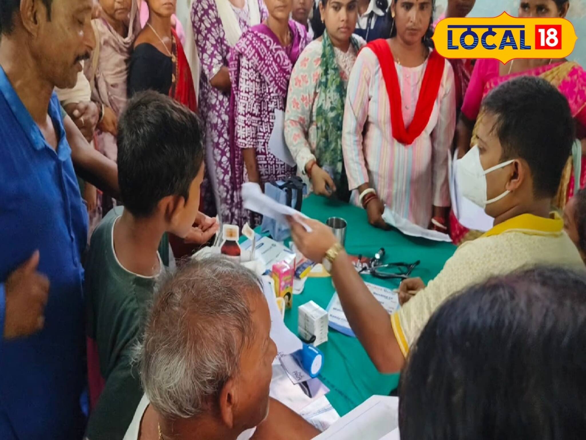 সরকারি হাসপাতালে আয়ুর্বেদিক চিকিৎসক করছেন অ্যালোপ্যাথিক চিকিৎসা! ধরা পড়তেই সাফাই...!