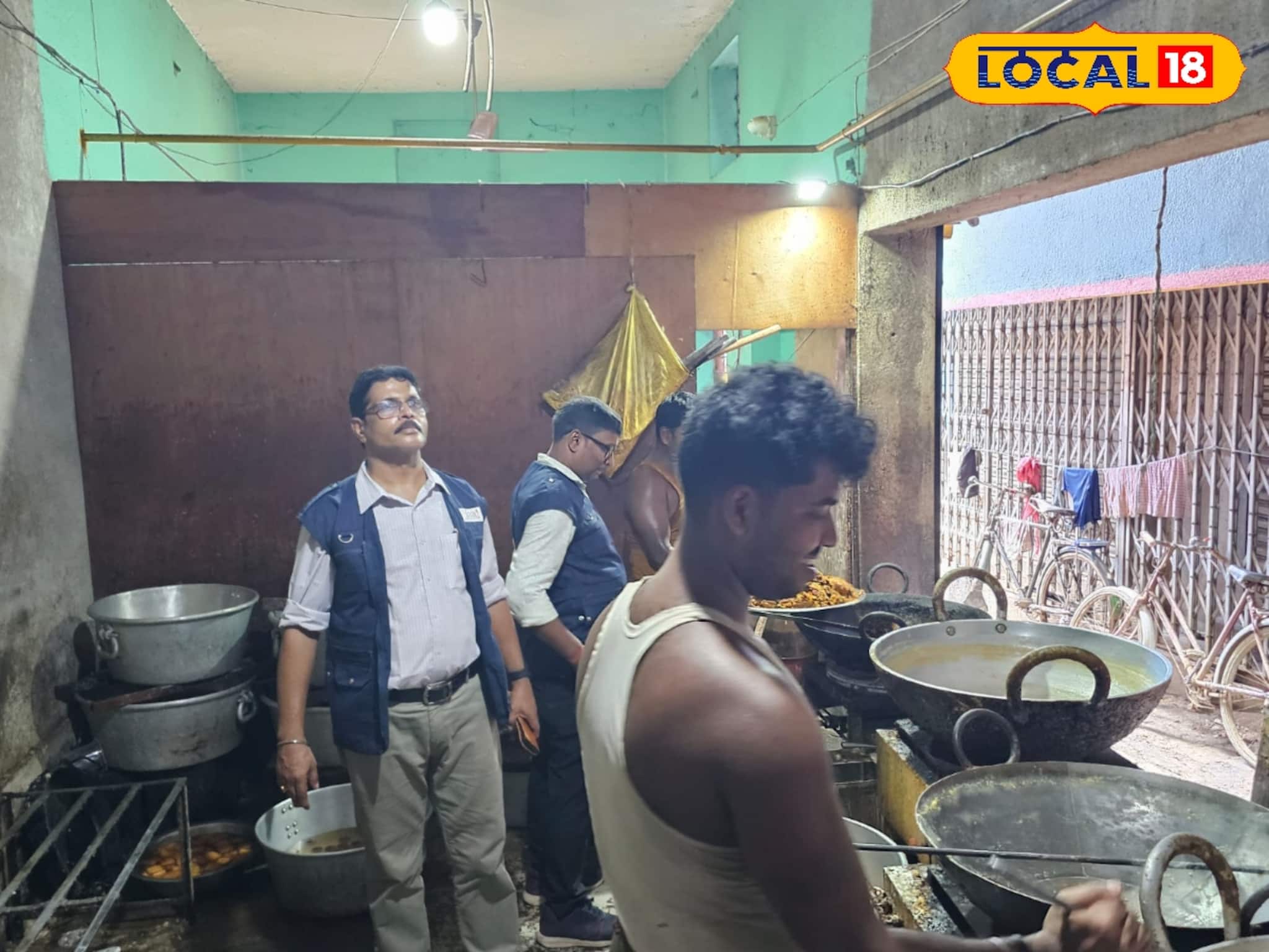 হোটেল, রেস্তোরাঁর হেঁশেলে হানা দিতেই চোখ কপালে! দেখেই লাফিয়ে উঠলেন আধিকারিকরা