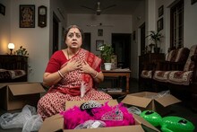 ইচ্ছে করে ছেলের বউয়ের পার্সেল খুলতেন! জব্দ করতে এমন জিনিস অর্ডার দিলেন পুত্রবধূ, সাংঘাতিক