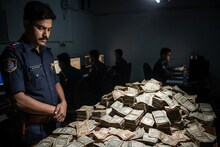 দু'মাসে প্রায় ৪০লক্ষ টাকা উদ্ধার করল সাইবার থানার পুলিশ... বড়সড় সাফল্য মুর্শিদাবাদ জেলা পু