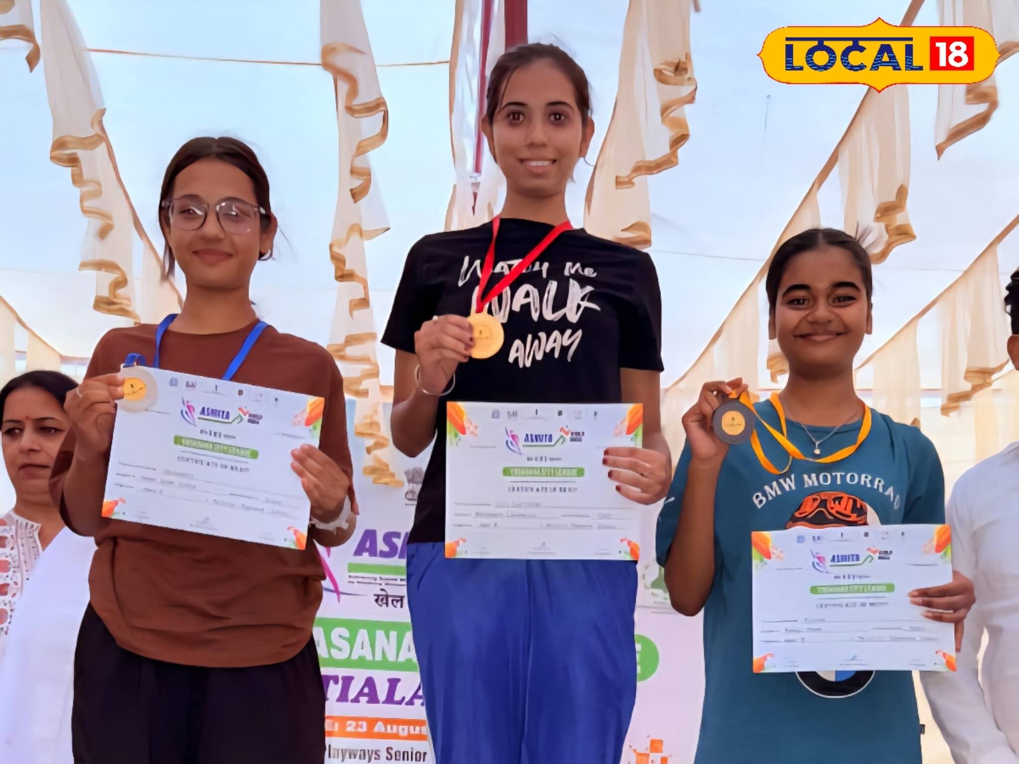 রেলে হকারি করে বড় করেছে মেয়েকে, মান রাখছেন মেয়েও! আসানসোলের ইউতির লড়াই-ই অনুপ্রেরণা