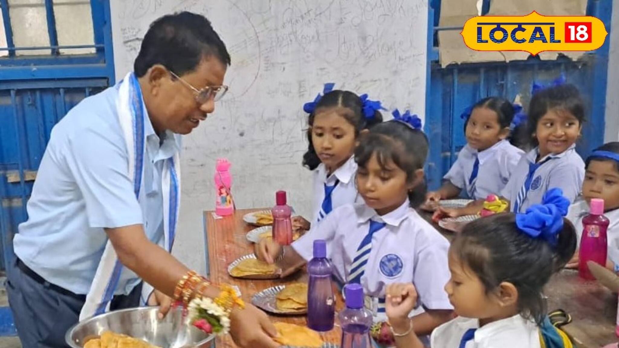 পড়ুয়াদের আবদার, খাওয়ালেন শিক্ষকরা! রাখির মধ্যহ্নভোজন, মেনুতে কী কী ছিল জানেন?