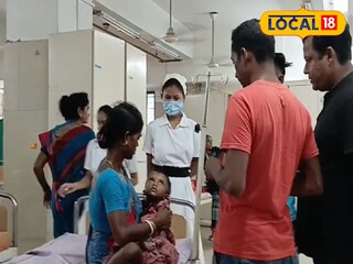 একরত্তিকে উদ্ধার করে নিয়ে যাওয়া হয়েছে হাসপাতাল।