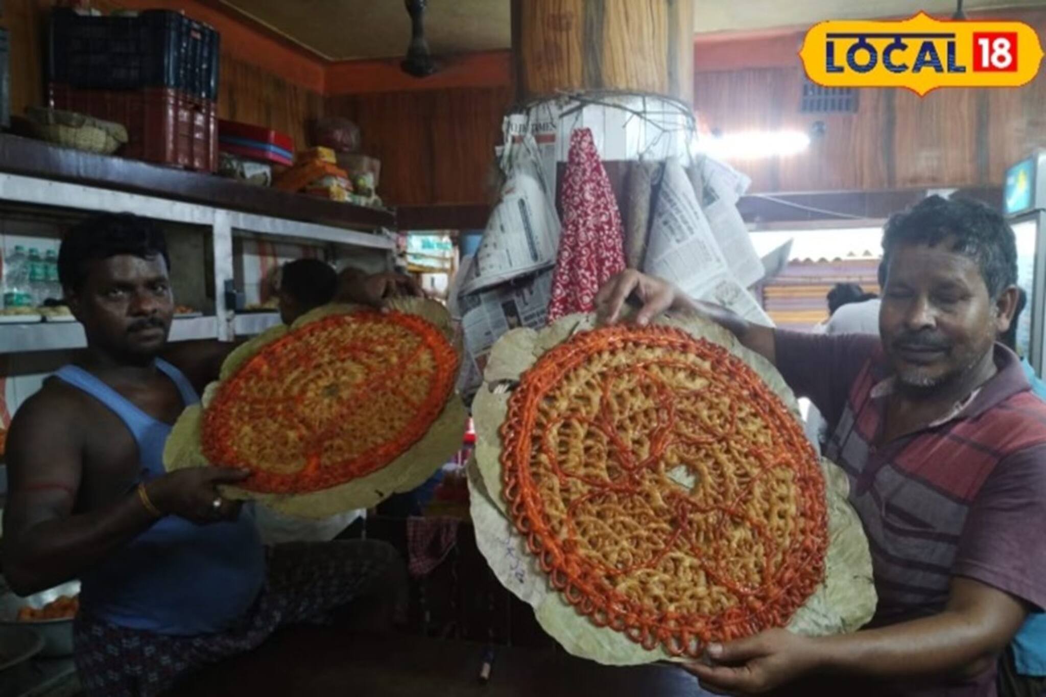 ১০০ কামড়েও খেয়ে শেষ করতে পারবেন না এই 'জায়েন্ট জিলিপি'! ধরতে লাগবে দু’হাত