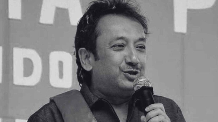 বাংলা ছবির ব্যবসা তখন মধ্য গগনে৷ যদিও সেই সময় শহুরে দর্শক বাংলা ছবি থেকে মুখ ফিরিয়ে রেখেছিলেন৷ তবে গ্রাম বাংলায় রমরম করে চলত টলিউডের সব ছবি৷ আর সেই সময়ের হিট ছবি ছিল হীরক জয়ন্তী, মিলন তিথি, অপরূপা, ছোট সাহেব, জীবন মরণ, অভাগিনী, সিঁথির সিঁদুর৷ সব ছবিতেই হিরো জয়৷ তিনি তখন মেয়েদের হৃদয়ে৷ 