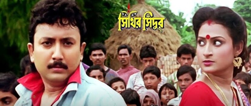 এই মুহূর্তে অভিনেতার সঙ্গে রয়েছেন তাঁর দ্বিতীয় স্ত্রী অঙ্কিতা বন্দ্যোপাধ্যায় ও মা।