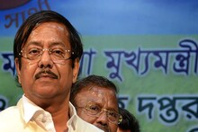 ফুটবলের মাঠে আছাড় জ্যোতিপ্রিয়র! পুরসভার টিমকে নেতৃত্ব দিতে গিয়েই বিপত্তি!