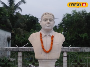 মৃত্যুও পারেনি মাথা নোয়াতে, দণ্ডায়মান অবস্থায় জ্বলেছিল চিতা! তাঁর বাড়িই আজ অস্তিত্ব সঙ্কটে