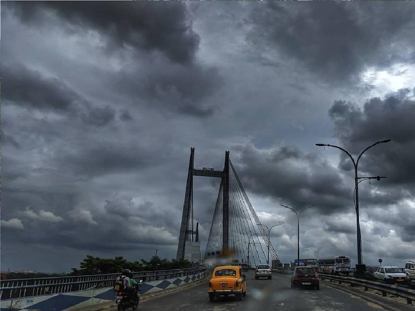 দক্ষিণবঙ্গদক্ষিণবঙ্গে ভারী বৃষ্টির সতর্কতা নেই। ক্রমশ বৃষ্টি কমবে। বাড়বে আর্দ্রতাজনিত অস্বস্তি। বুধবার পর্যন্ত বৃষ্টি কম থাকবে। বৃহস্পতিবার থেকে ফের ভারী বৃষ্টি দক্ষিণবঙ্গে।