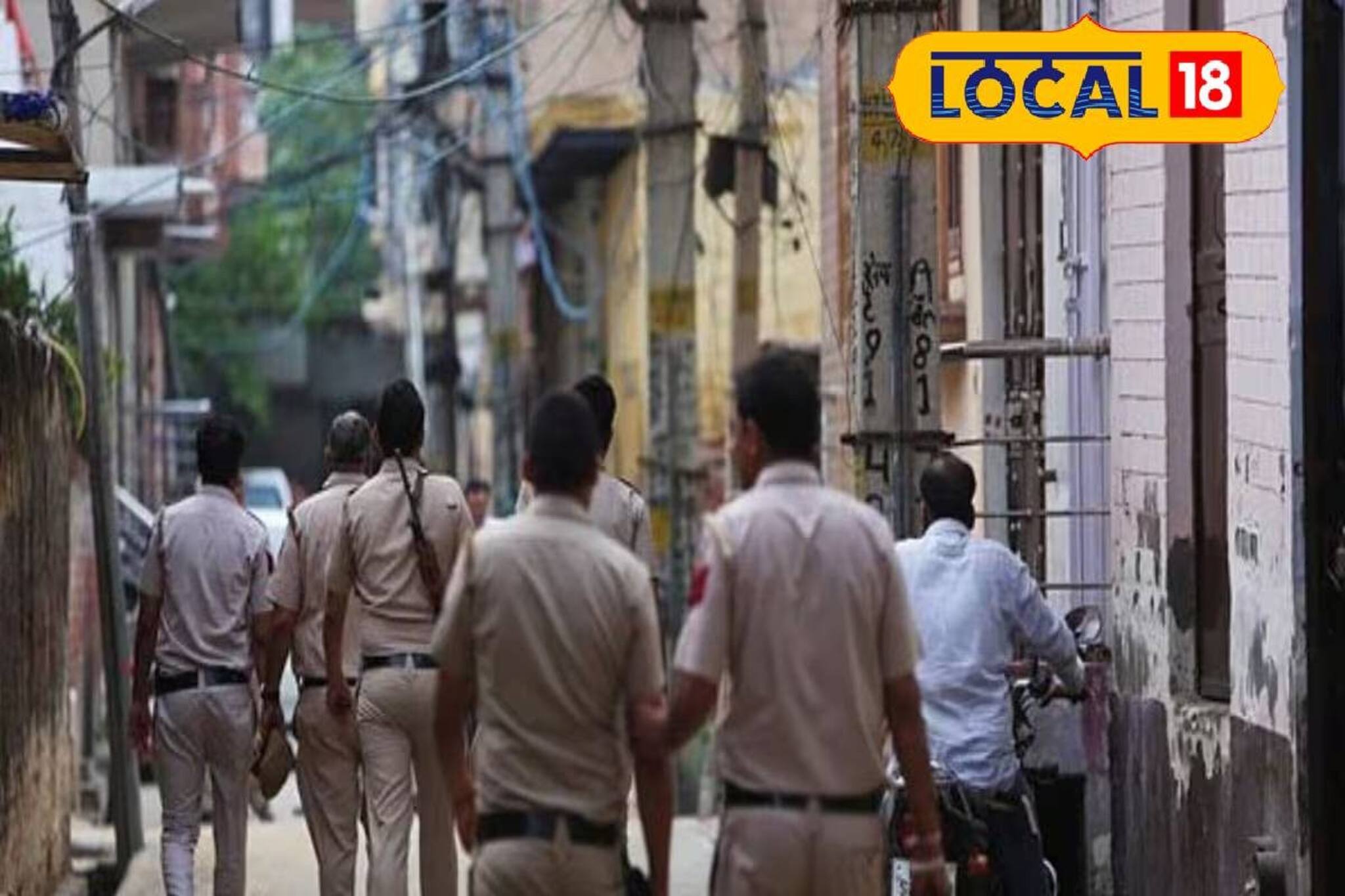 গোডাউনের ভেতরেই রমরমিয়ে চলছে...! তল্লাশি চালিয়ে যা মিলল, চক্ষু চড়কগাছ পুলিশের