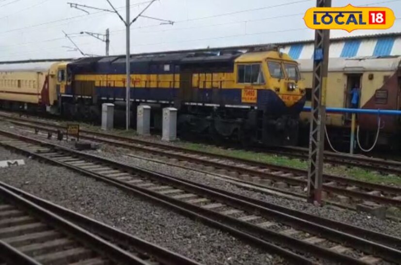 ১৩৩০২ টাটা-ধানবাদ এক্সপ্রেস, টাটা-ধানবাদ রুটে পরিষেবা বাতিল থাকবে। আদ্রা রেল স্টেশনে যাত্রাপথ সমাপ্ত হবে।