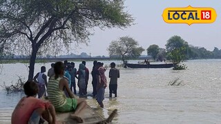 ত্রাণ আনতে গিয়ে মৃত্যু যুবকের। (প্রতিকী ছবি।)