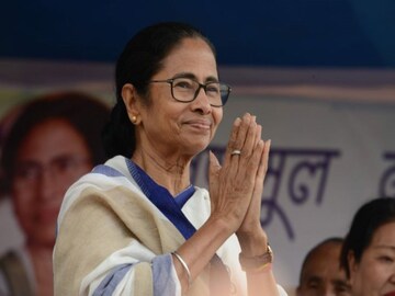 উত্তরবঙ্গে জেলাশাসকদের সঙ্গে বৈঠক মুখ্যমন্ত্রীর। উত্তরবঙ্গের সামগ্রিক উন্নয়ন নিয়ে আলোচনা মুখ্যমন্ত্রী মমতা বন্দ্যোপাধ্যায়ের। কোচবিহার, আলিপুরদুয়ার, জলপাইগুড়ি, দার্জিলিং, কালিম্পং, উত্তর দিনাজপুর, মালদা জেলার শাসকদের সঙ্গে বৈঠক করেন মুখ্যমন্ত্রী মমতা বন্দ্যোপাধ্যায়।