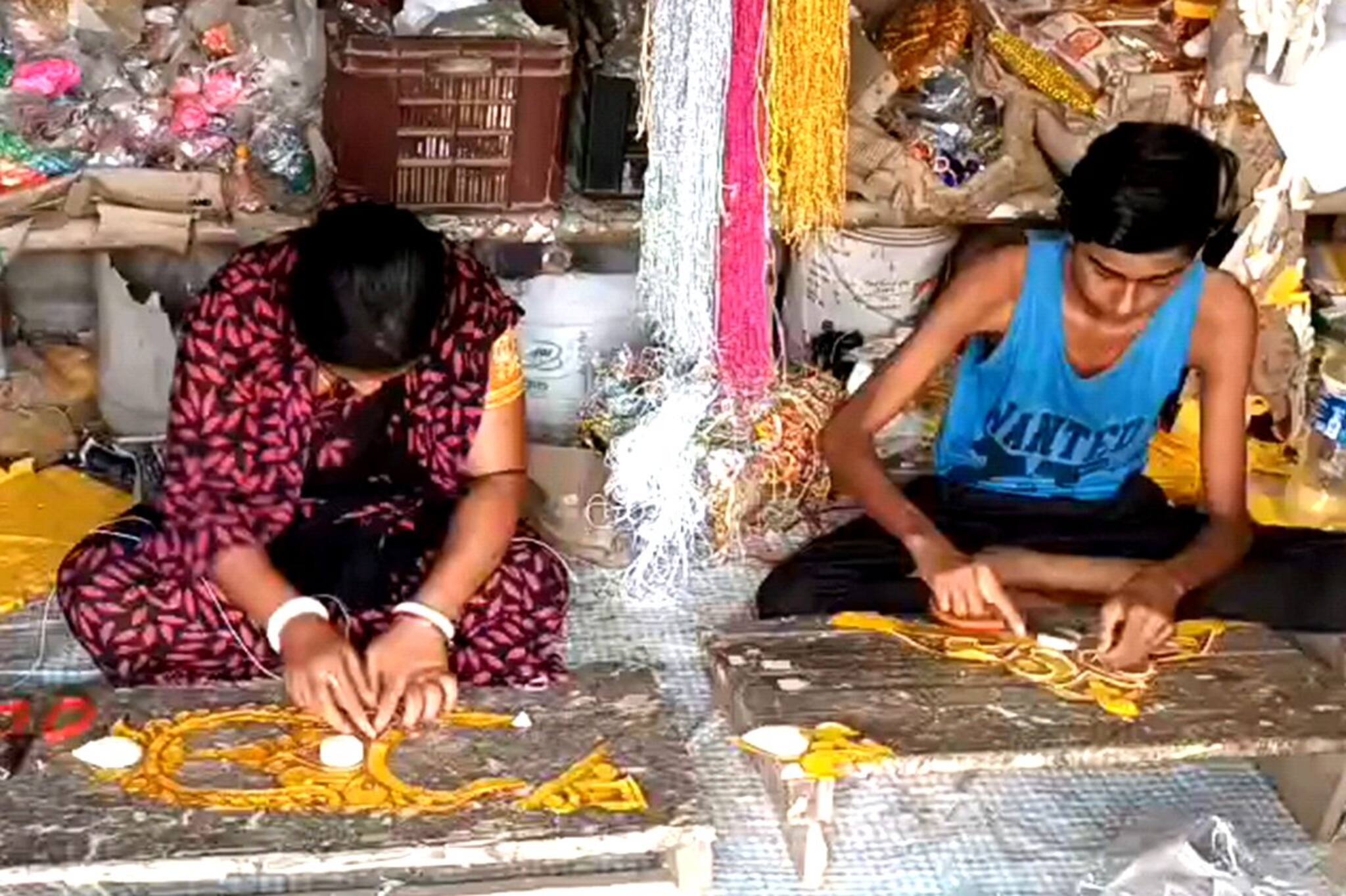 নিজের গয়না না জুটলেও, মায়ের সাজেই আনন্দ সুমিতার