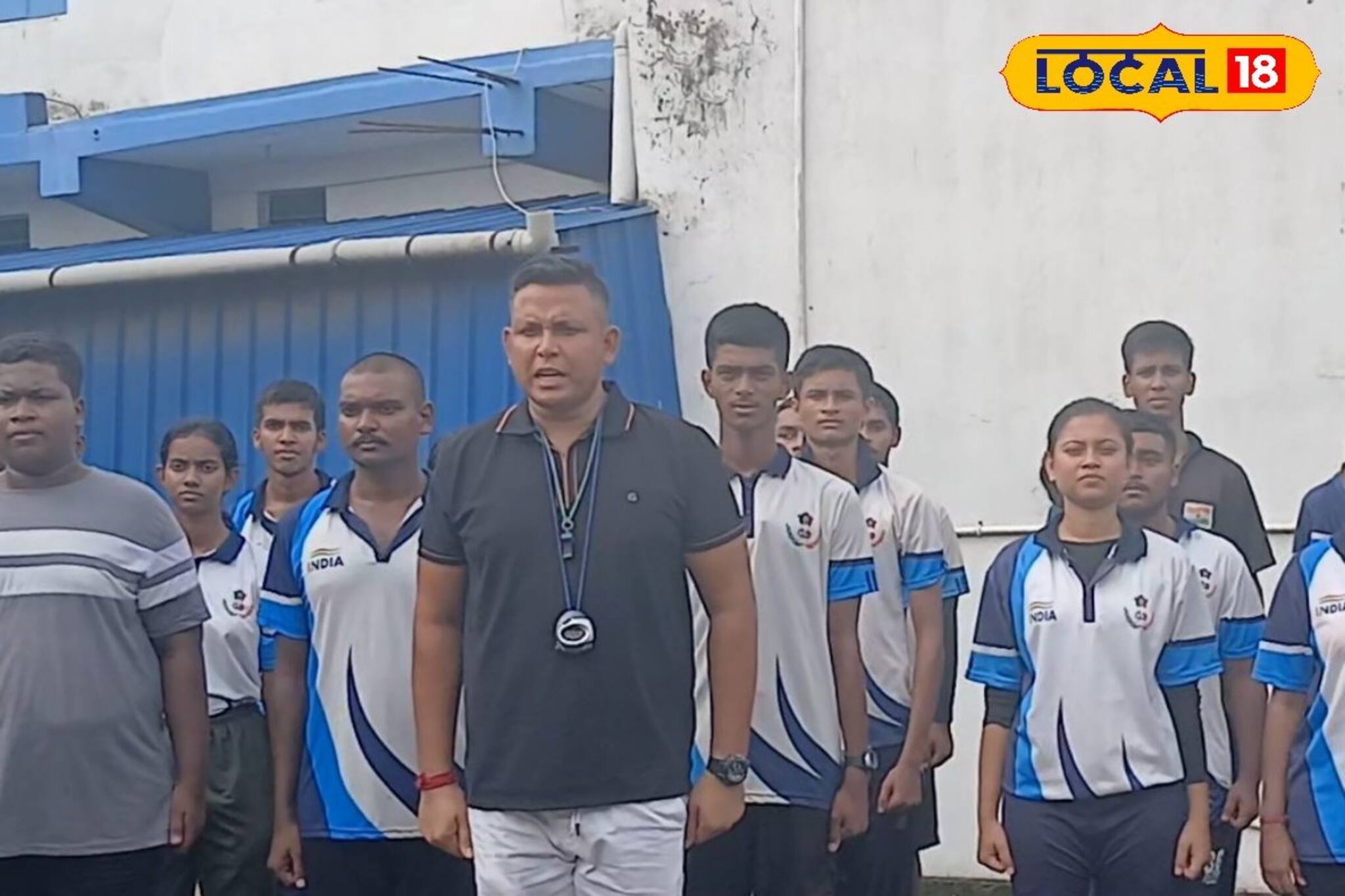 অবসরের নিলেও শেষ হয়নি দায়িত্ব! সেনাকর্মীর কাজ দেখলে গর্ব হবে