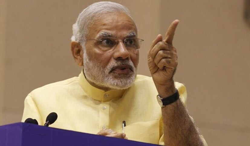 যাদব বলেন, টেক্সটাইল, অটো যন্ত্রাংশ, কৃষি এবং রত্ন ও অলঙ্কারের মতো কর্মসংস্থান সবচেয়ে ঝুঁকিপূর্ণ, যেখানে এমএসএমইগুলি সবচেয়ে বেশি ক্ষতিগ্রস্ত হবে। তিনি অনুমান করেছেন যে ২০০,০০০ থেকে ৩০০,০০০ চাকরি ঝুঁকির মধ্যে রয়েছে, যার মধ্যে কেবল টেক্সটাইল খাতও রয়েছে, যা শ্রম-নিবিড়। যদি শুল্ক ব্যবস্থা আগামী ছয় মাসেরও বেশি সময় ধরে চলতে থাকে, তাহলে টেক্সটাইল খাত ১,০০,০০০ চাকরি হারাতে পারে। একইভাবে, রত্ন ও অলংকরণ খাতে, যার মধ্যে সুরাট এবং মুম্বইয়ের SEEPZ ইউনিট রয়েছে, মার্কিন বাজারে চাহিদা কম এবং ব্যয় বৃদ্ধির কারণে হাজার হাজার চাকরি ঝুঁকির মধ্যে রয়েছে, তিনি বলেন। 