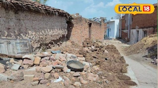 ভেঙে পড়ল মাটির বাড়ি। প্রতীকী ছবি 