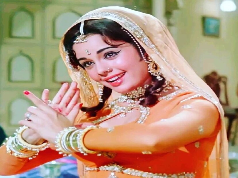 বলিউডের অন্যতম জনপ্রিয় নায়িকা হয়েও ভালোবাসার টানে বিদায় নিয়েছিলেন রূপালি পর্দা থেকে। বিয়ে করেছিলেন উগান্ডার বিশিষ্ট ব্যবসায়ী ময়ূর মাধবানিকে, তারপর...!