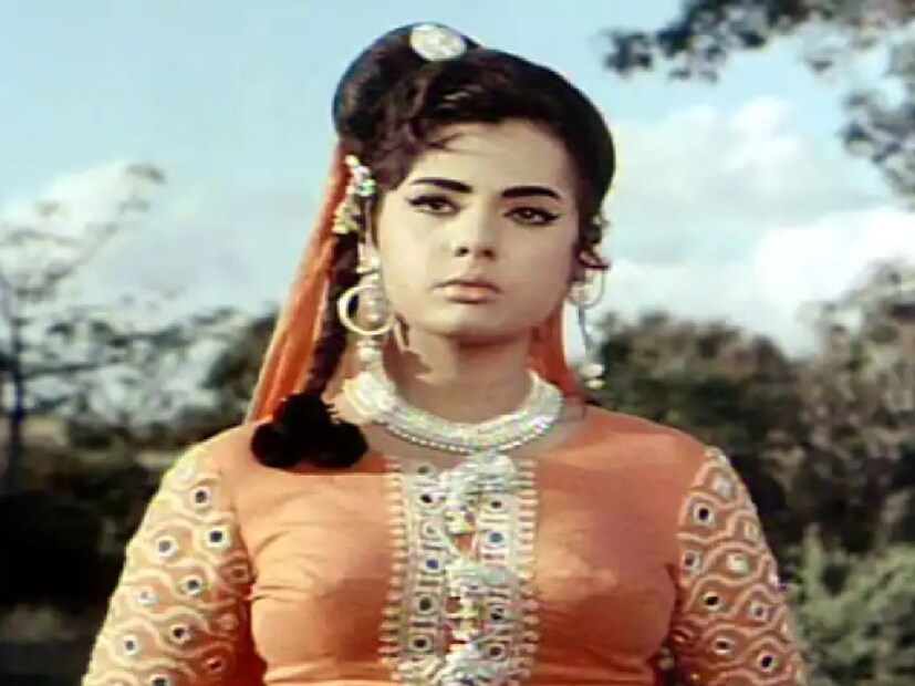 বলিউডের স্বর্ণযুগের অন্যতম জনপ্রিয় ও সর্বোচ্চ পারিশ্রমিকপ্রাপ্ত নায়িকা মুমতাজ, ক্যারিয়ারের শীর্ষে থাকা অবস্থায়ই অভিনয় জগৎ ছেড়ে দেন। কারণ—ভালবাসা। তিনি বিয়ে করেন উগান্ডার বিশিষ্ট ব্যবসায়ী ময়ূর মাধবানিকে এবং পারিবারিক জীবনে মন দেওয়ার সিদ্ধান্ত নেন।