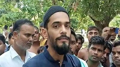 আক্রমণে নওশাদ