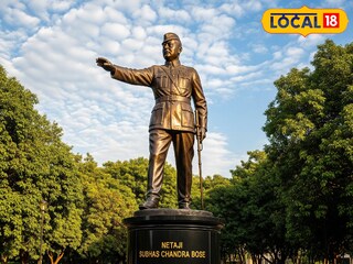 ২৬ ফুটের নেতাজি মূর্তি