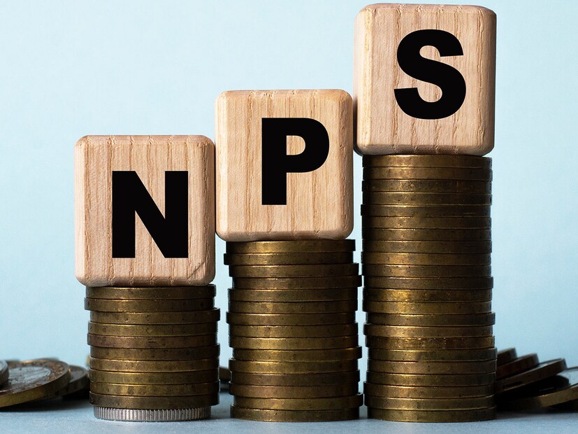 কেবল NPS কেন -এখানে প্রশ্ন ওঠে যে পেনশনের জন্য কেনও আমরা কেবল NPS-এর উপর নির্ভর করব? এটি কীভাবে কাজ করে? তাই জানা উচিত যে NPS হল একটি দীর্ঘমেয়াদী সঞ্চয় প্রকল্প যা কেন্দ্রীয় সরকার দ্বারা পরিচালিত হয়। এটি পেনশন তহবিল নিয়ন্ত্রণ ও উন্নয়ন কর্তৃপক্ষ (PFRDA) দ্বারা নিয়ন্ত্রিত হয়। এতে দুই ধরনের অ্যাকাউন্ট রয়েছে - টায়ার-১, যা একটি বাধ্যতামূলক পেনশন অ্যাকাউন্ট এবং টায়ার-২, যা একটি স্বেচ্ছাসেবী সঞ্চয় অ্যাকাউন্ট। টায়ার - ১ অ্যাকাউন্টে করা বিনিয়োগ ৬০ বছর বয়স পর্যন্ত তোলা যাবে না। বিনিয়োগ করা পরিমাণ ইক্যুইটি (শেয়ার), কর্পোরেট বন্ড এবং সরকারি সিকিউরিটিতে ভাগ করা হয়। ভাল কথা হল এতে, বিনিয়োগকারীরা তাঁদের পছন্দ অনুযায়ী সম্পদ বরাদ্দ করতে পারেন। এছাড়াও, তহবিলে সক্রিয় বা স্বয়ংক্রিয় মোডের বিকল্প বেছে নিতে পারেন।