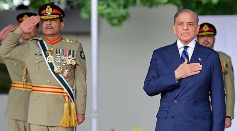 এখন 'জং' মিডিয়া গ্রুপের সিনিয়র কলামিস্ট সুহেল ওয়ারাইচ তার সর্বশেষ কলামে দাবি করেছেন যে ব্রাসেলসে এক বৈঠকের সময়, সেনাপ্রধান নিজেই তাকে বলেছেন - 'এই সমস্ত আলোচনা মিথ্যা। এর পিছনে একই শক্তি রয়েছে যারা সরকার এবং শাসক উভয়ের বিরুদ্ধে এবং দেশে রাজনৈতিক অরাজকতা ছড়িয়ে দিতে চায়।' মুনির সম্প্রতি আমেরিকা থেকে ফিরে আসার সময় কিছু সময়ের জন্য বেলজিয়ামে ছিলেন, যেখানে তিনি বিভিন্ন ব্যক্তির সাথে দেখা করেছিলেন।