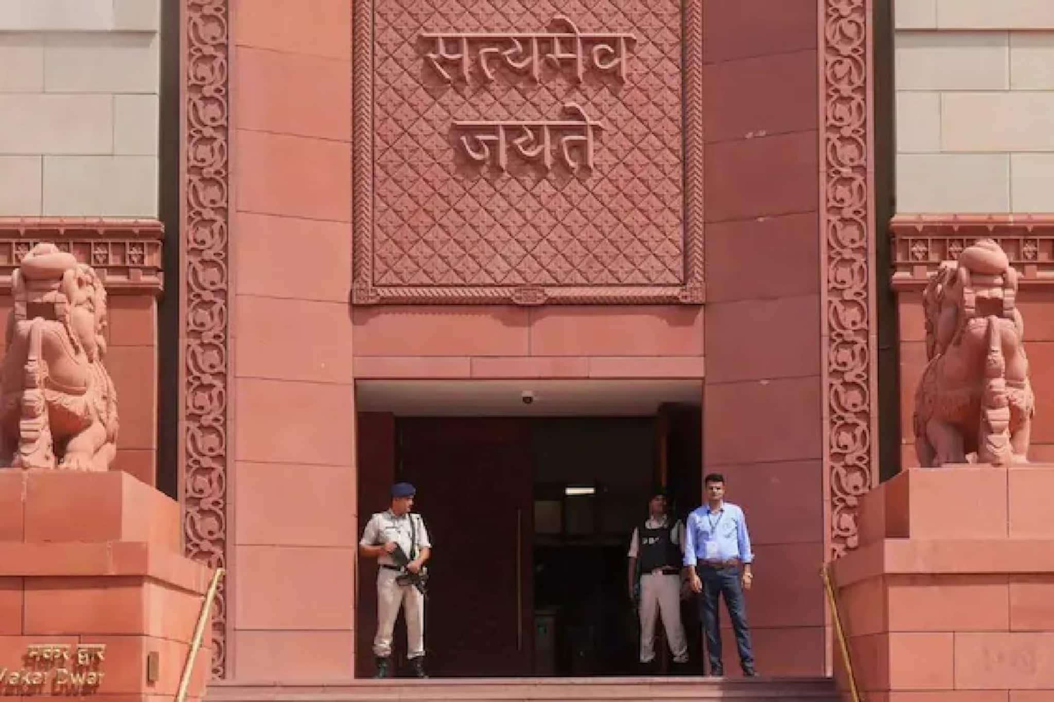 শীতকালীন অধিবেশনের আগে আজ সংসদে সর্বদলীয় বৈঠক! 'ঝড়' তোলার অপেক্ষায় তৃণমূল