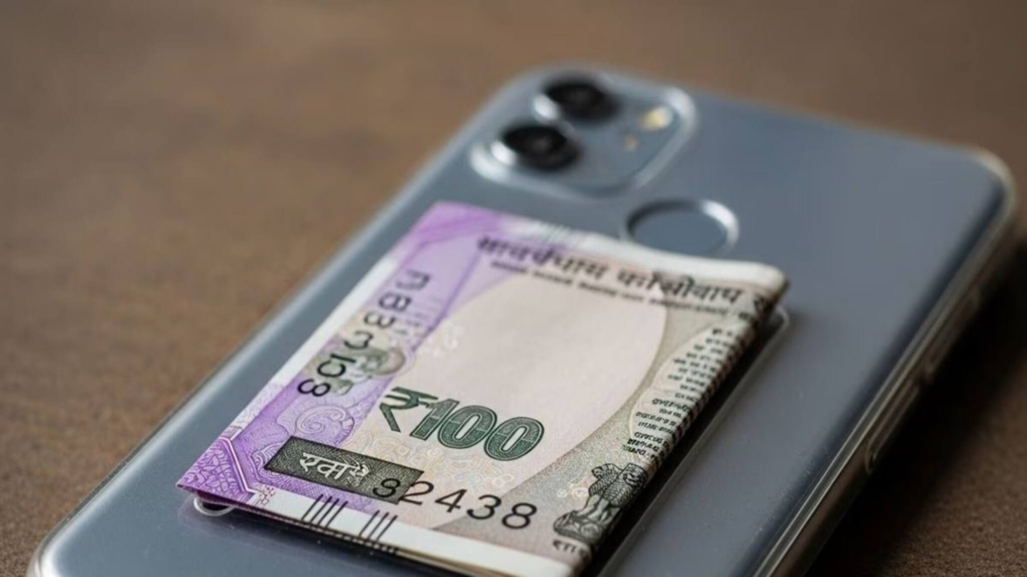 Mobile Explosion: ফোনের কভারে টাকা রাখেন? এখনই সতর্ক হোন! নাহলে মারাত্মক ক্ষতির মুখে পড়তে পারেন