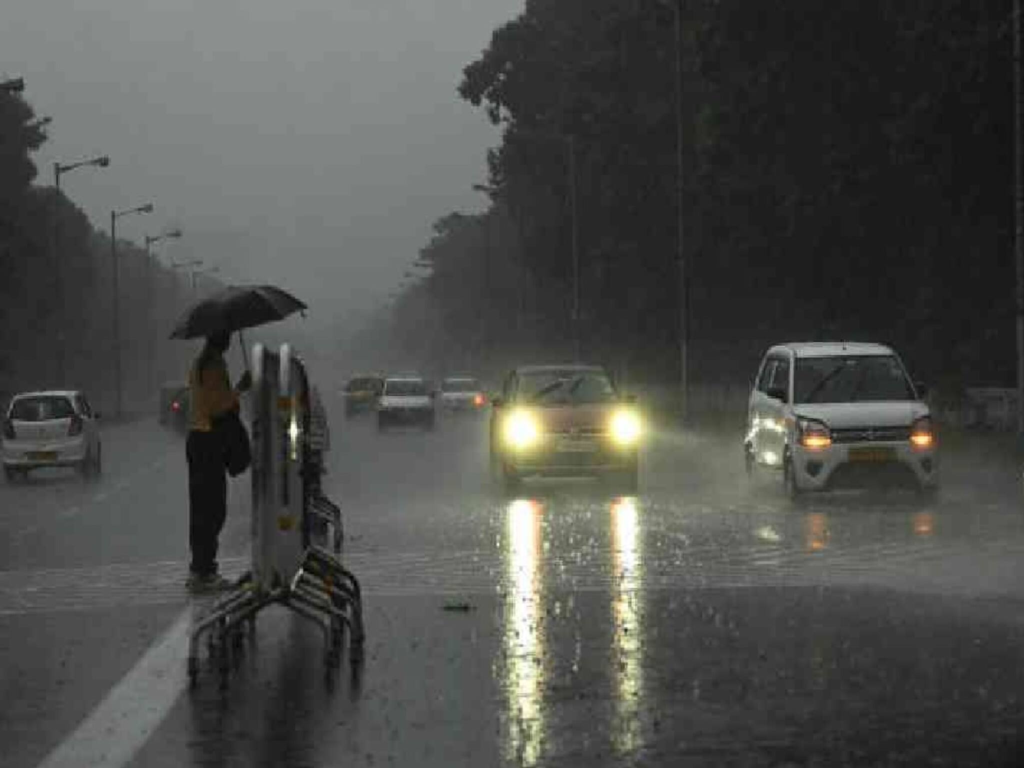 ৪০ কিমি ঘণ্টা গতিতে প্রবল ঝোড়ো হাওয়া, যখন-তখন হঠাৎ হঠাৎ ভারী বৃষ্টি, রইল ওয়েদার আপডেট