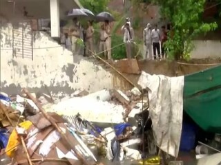 দিল্লিতে ভারী বৃষ্টিতে দেওয়াল ধসে মৃত্যু ৭ জনের