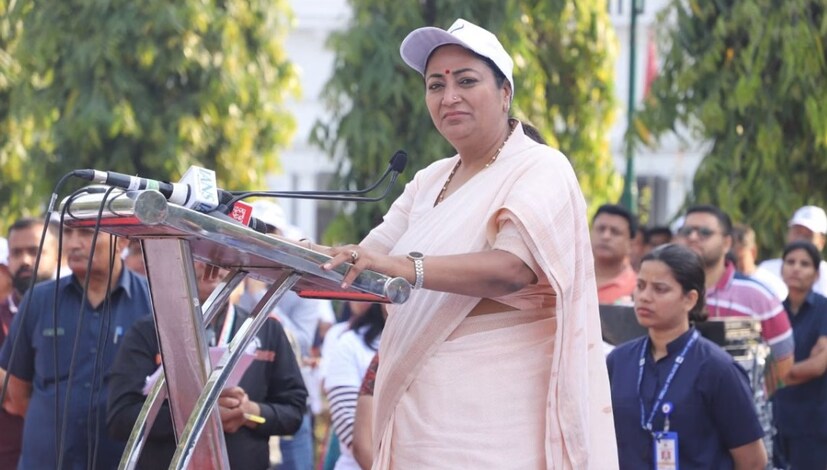 মুখ্যমন্ত্রী বাইরের কর্ডন এবং মোটরকেড সুরক্ষা পান। মুখ্যমন্ত্রীর নিরাপত্তার তৃতীয় স্তর হল বাইরের কর্ডন। এতে, স্থানীয় পুলিশের সঙ্গে প্রায় ১৩ জন কমান্ডো নিরাপত্তা বৃত্তের সবচেয়ে বাইরের স্তর গঠন করে। তারা ভিড় নিয়ন্ত্রণ, ট্র্যাফিক নিয়ন্ত্রণ এবং প্রবেশ-প্রস্থান চেকিংয়ের জন্য দায়ী। এছাড়াও, মুখ্যমন্ত্রী মোটরকেড সুরক্ষা পান। এর অধীনে, মুখ্যমন্ত্রীর বুলেটপ্রুফ গাড়ির সামনে একটি পাইলট গাড়ি এবং এর পিছনে একটি এসকর্ট গাড়ি থাকে। স্থানীয় পুলিশ আগেই পথ পরিষ্কার করে।